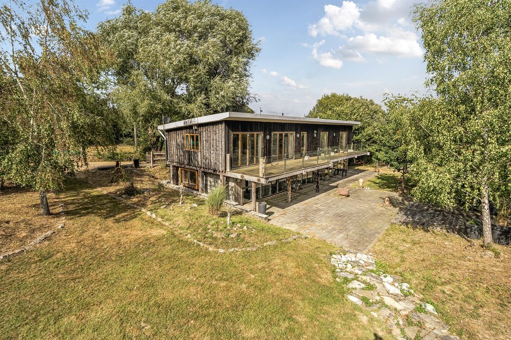 Property photo 1 of 15 (Main)