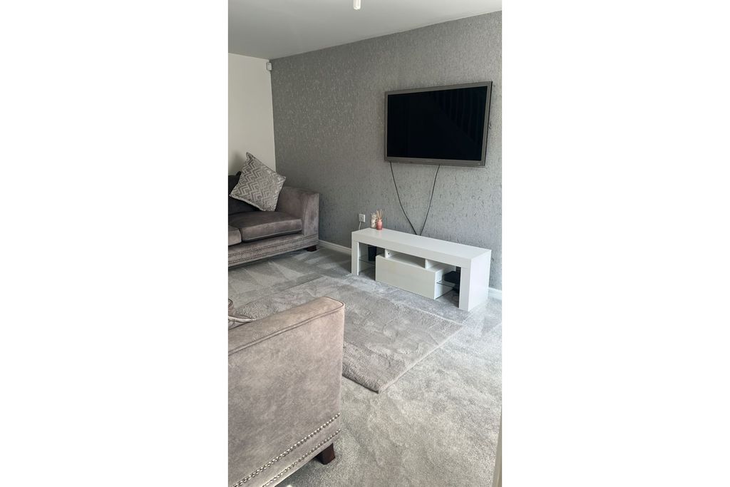 Property photo 1 of 10 Living Room