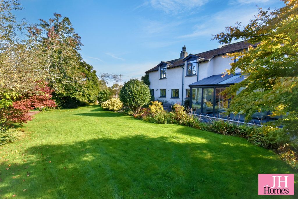Property photo 2 of 40
