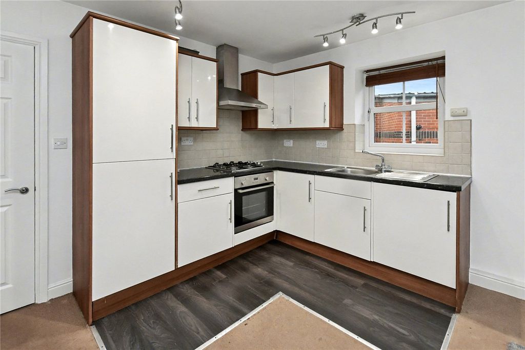 Property photo 2 of 8 Kitchen