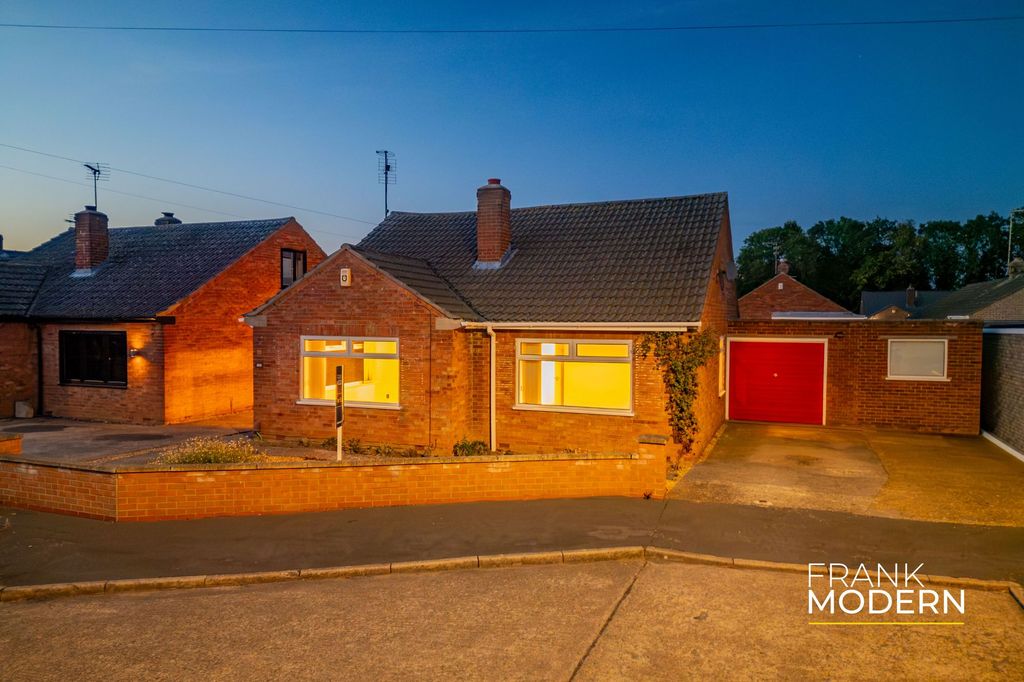 Property photo 1 of 40 Dusk