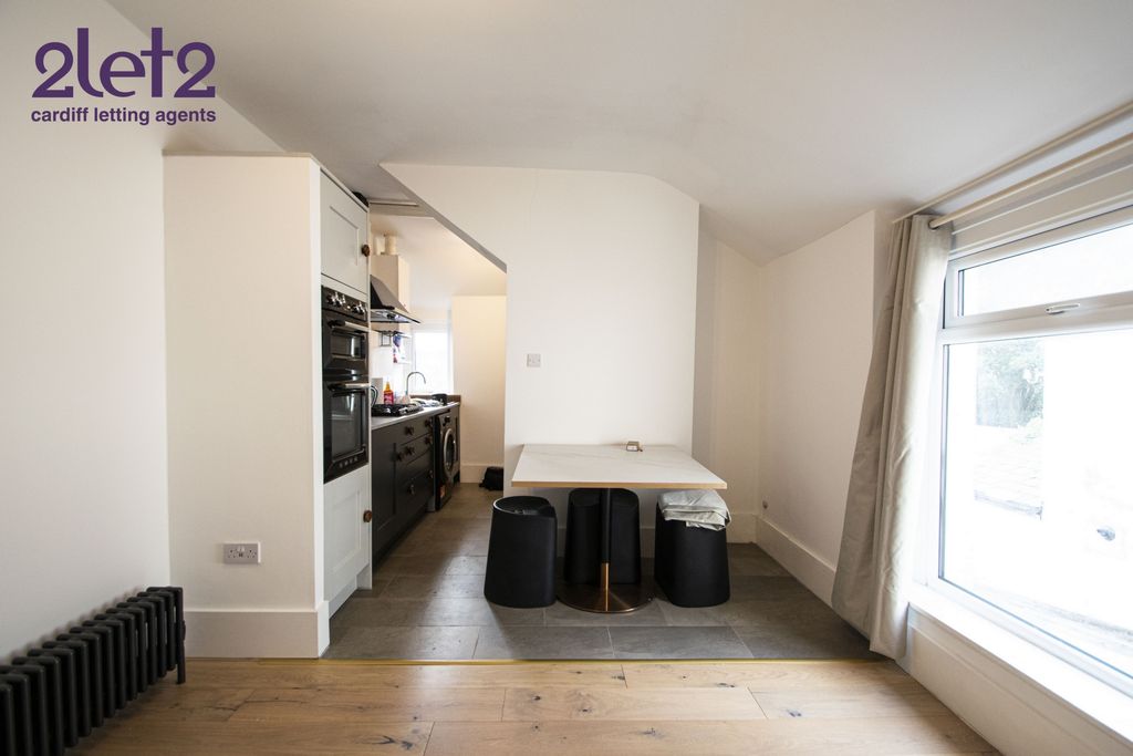 Property photo 3 of 11 Photo 8