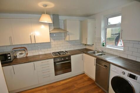 Property photo 2 of 6 236954_Oakleylodge_Img_01_0001_Max_476x317