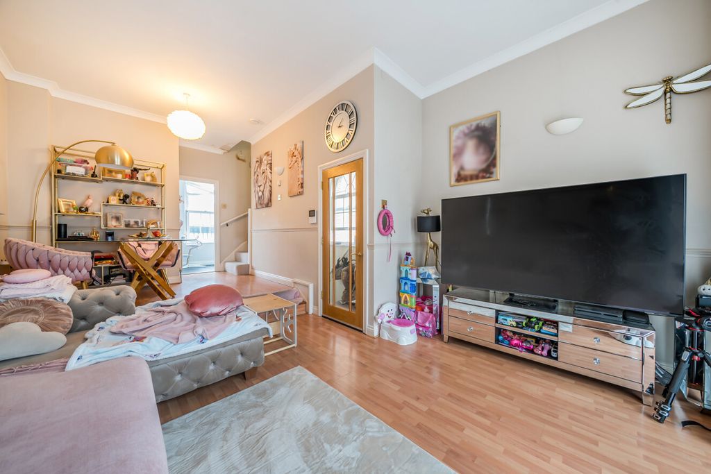 Property photo 3 of 23 1395975-9-69612Ab...