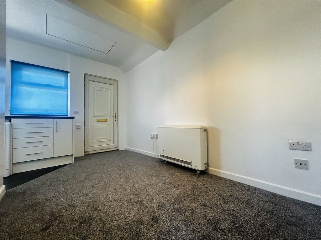 Property photo 2 of 13 Lounge