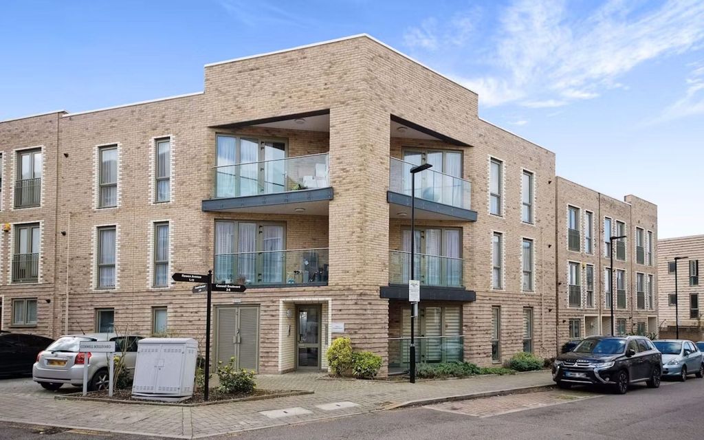 Property photo 2 of 8 External