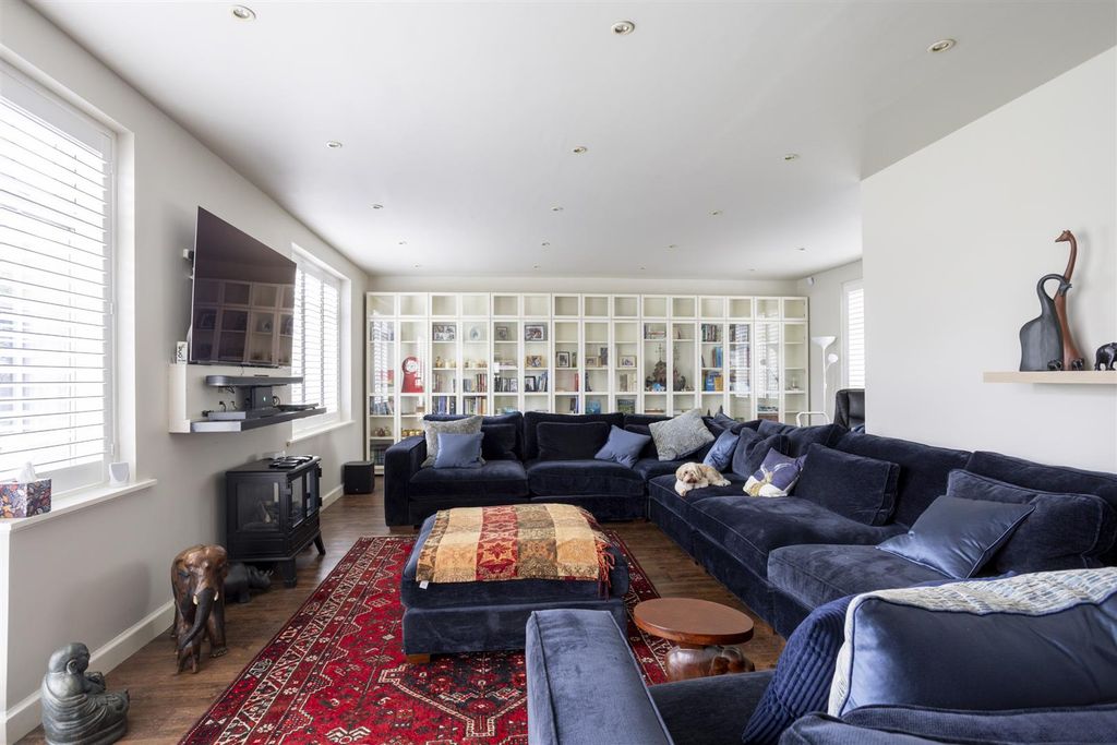 Property photo 3 of 44 3_Knapton_Lane_34.Jpg