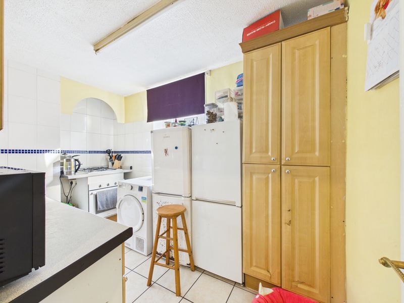 Property photo 3 of 6 Kitchen