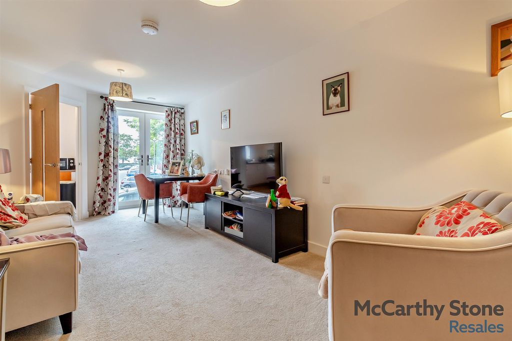 Property photo 2 of 33 8654114-Interior10-800.Jpg