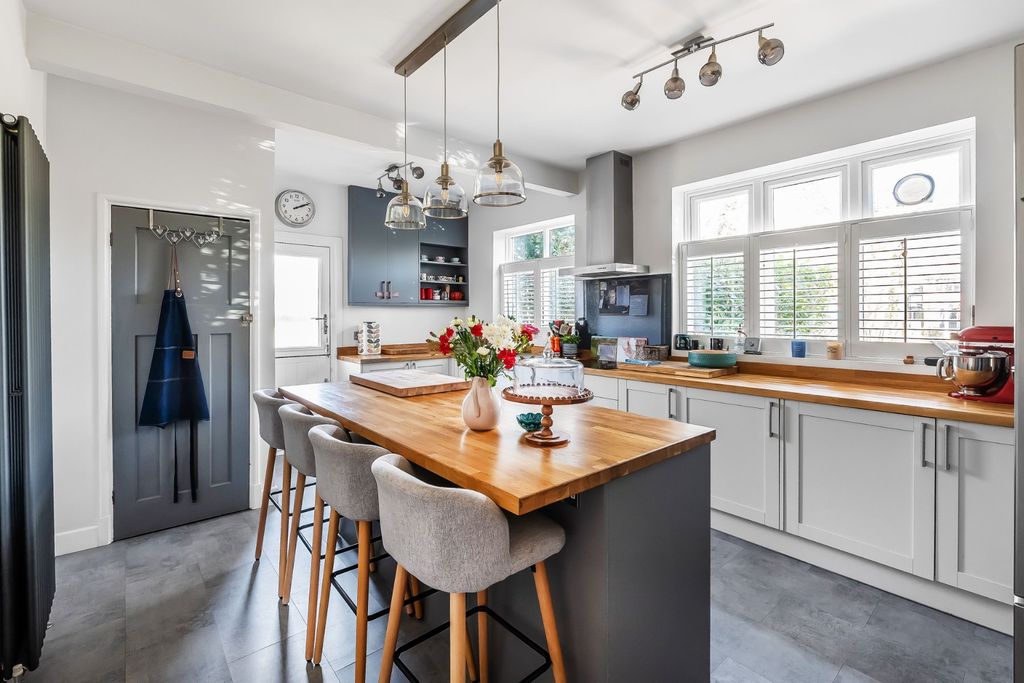 Property photo 2 of 40 Kitchen