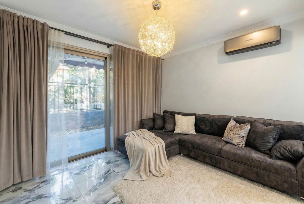 Property photo 2 of 27