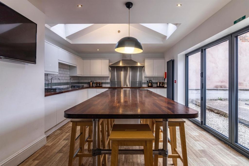 Property photo 1 of 13 Notts12.Png