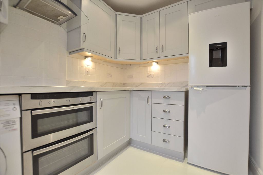 Property photo 2 of 10 Kitchen
