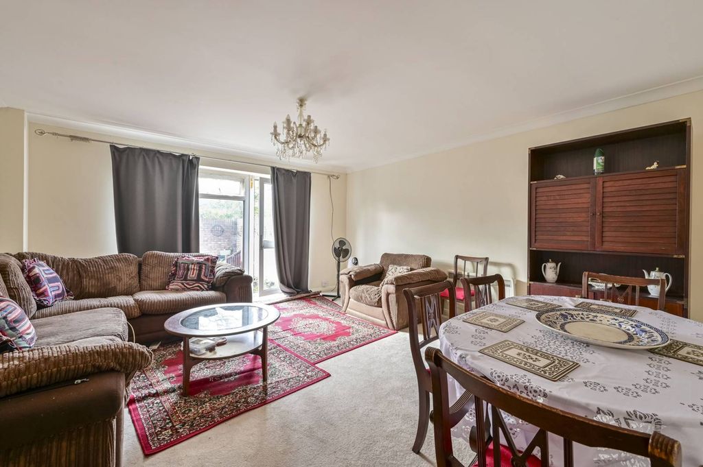 Property photo 2 of 7