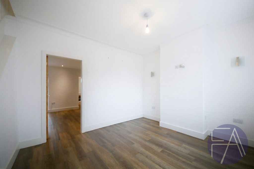 Property photo 3 of 15 4694192