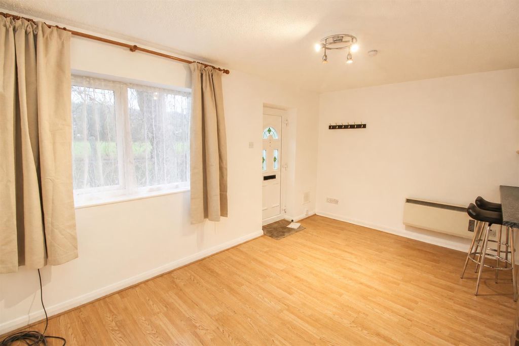 Property photo 2 of 9 2502656d-8Fd3-4c06-8E79-F421E5885572.Png