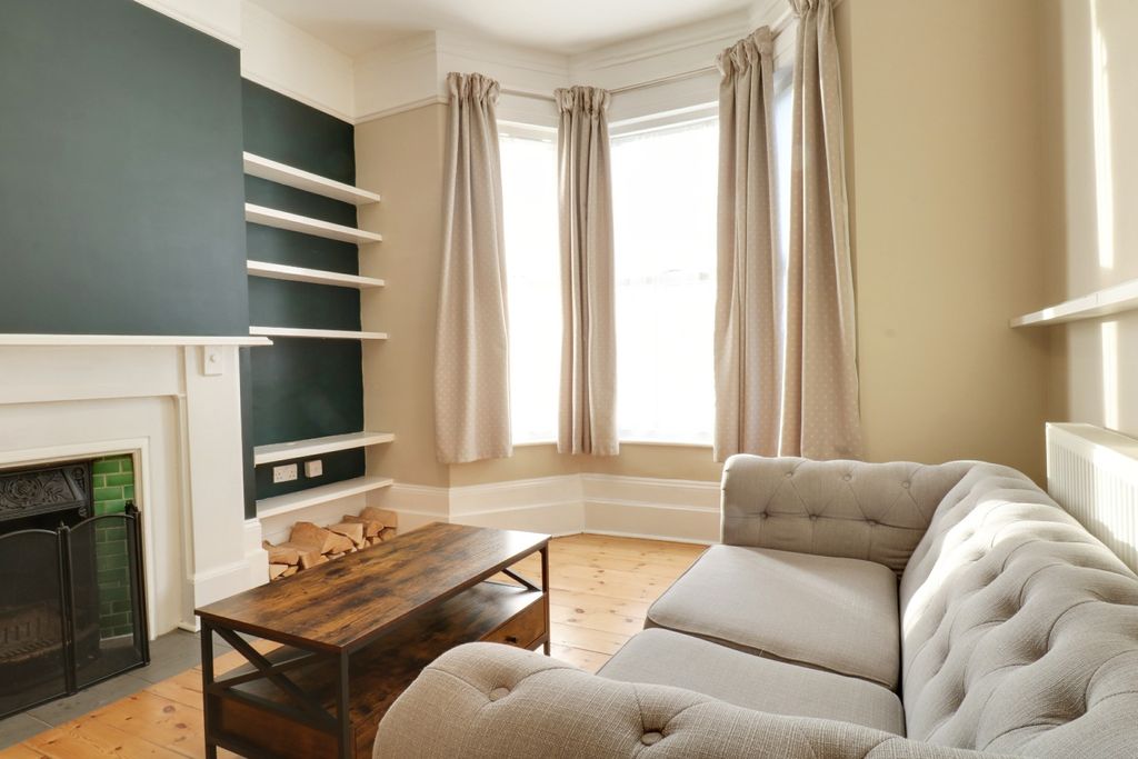 Property photo 3 of 28 4704582