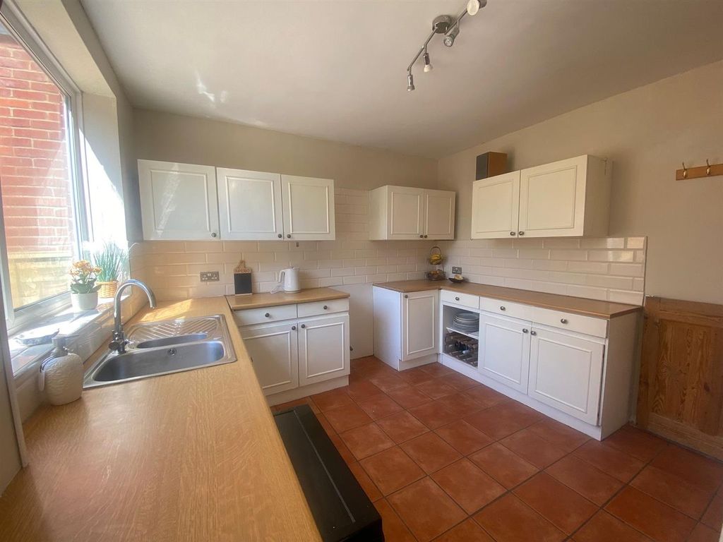 Property photo 3 of 14 Kitchen.Jpg