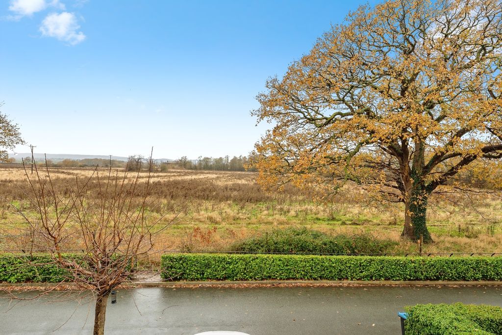 Property photo 2 of 22 Front View