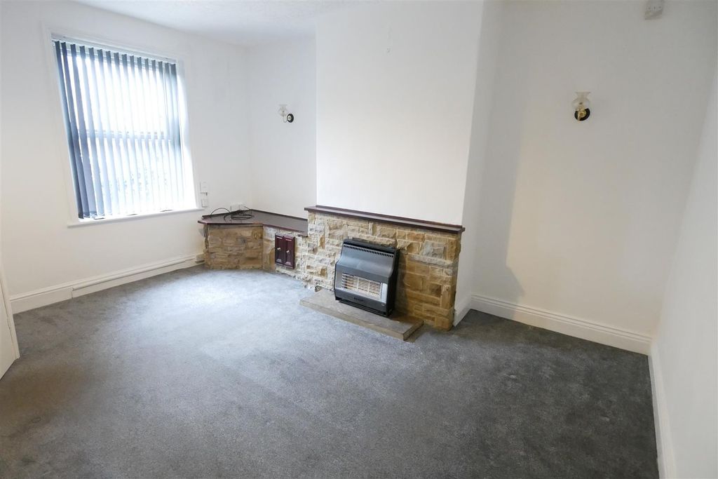 Property photo 2 of 6 Living Room