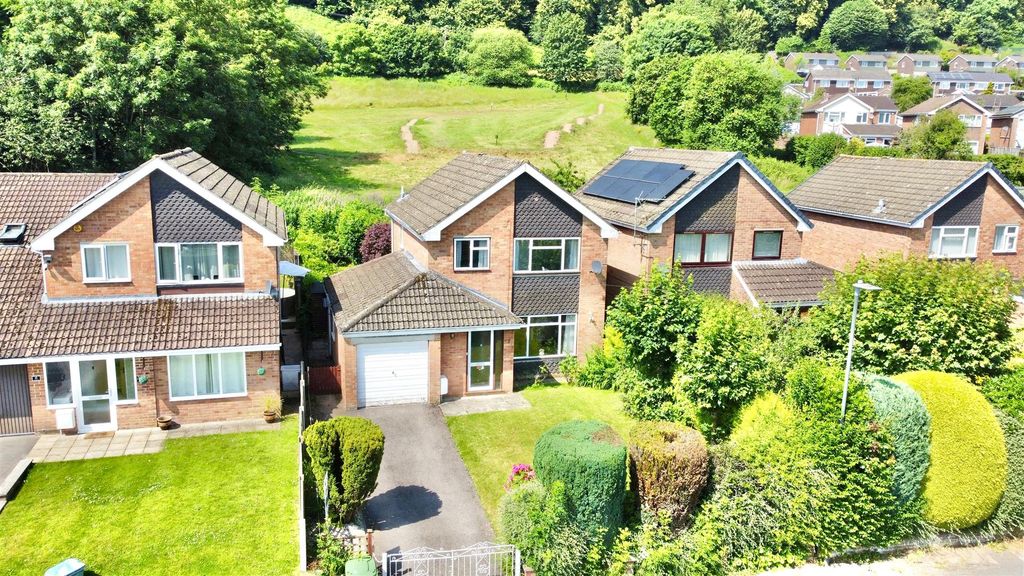 Property photo 1 of 32