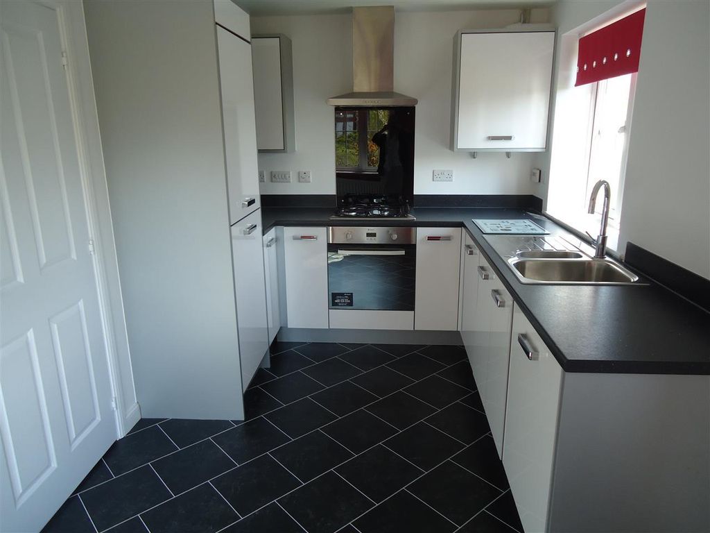 Property photo 3 of 10 Kitchen / Diner