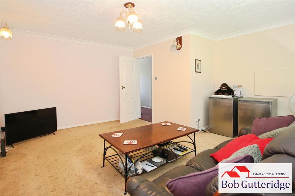 Property photo 3 of 19 Living Room