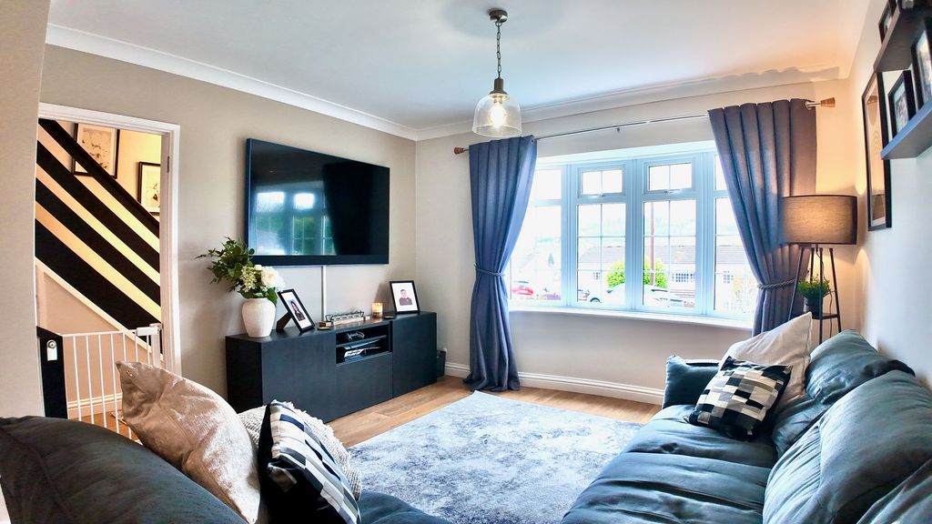 Property photo 2 of 33