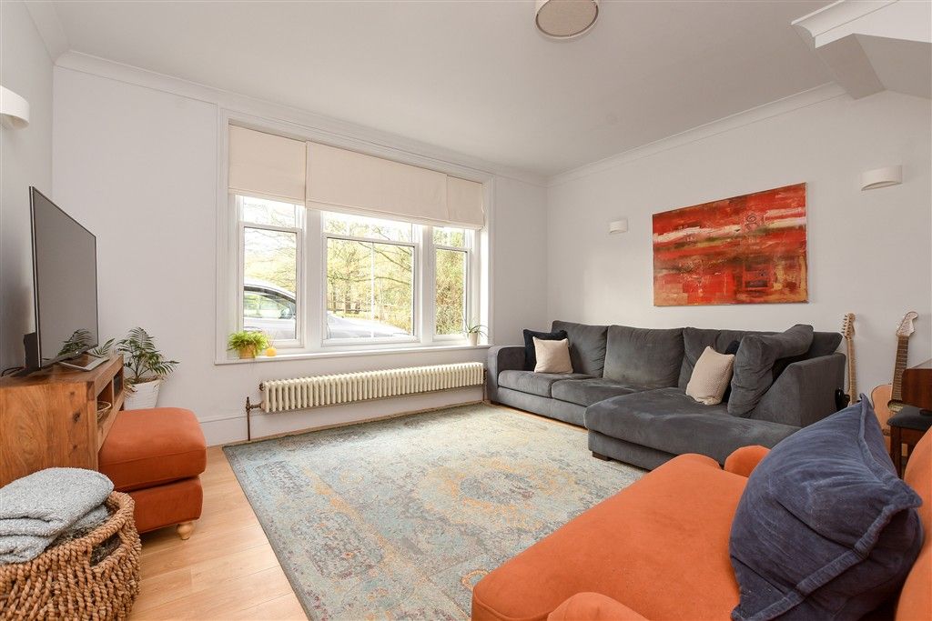 Property photo 2 of 20 Lounge