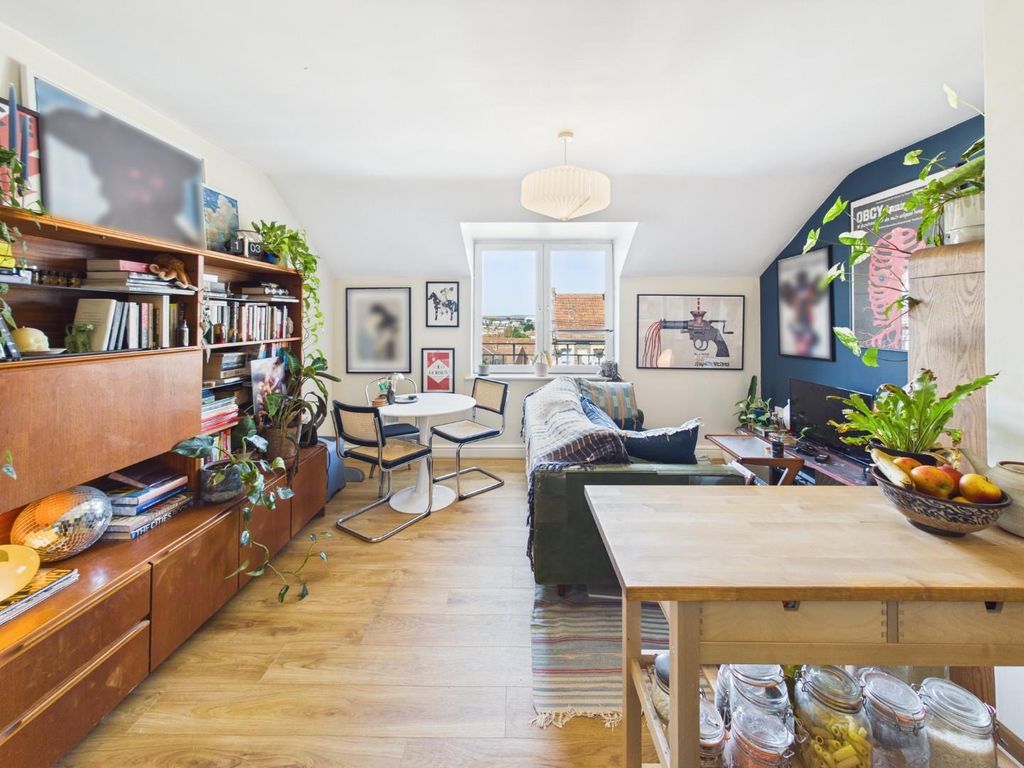 Property photo 2 of 18 Cam01576G0-Pr0358-Still016.Jpg