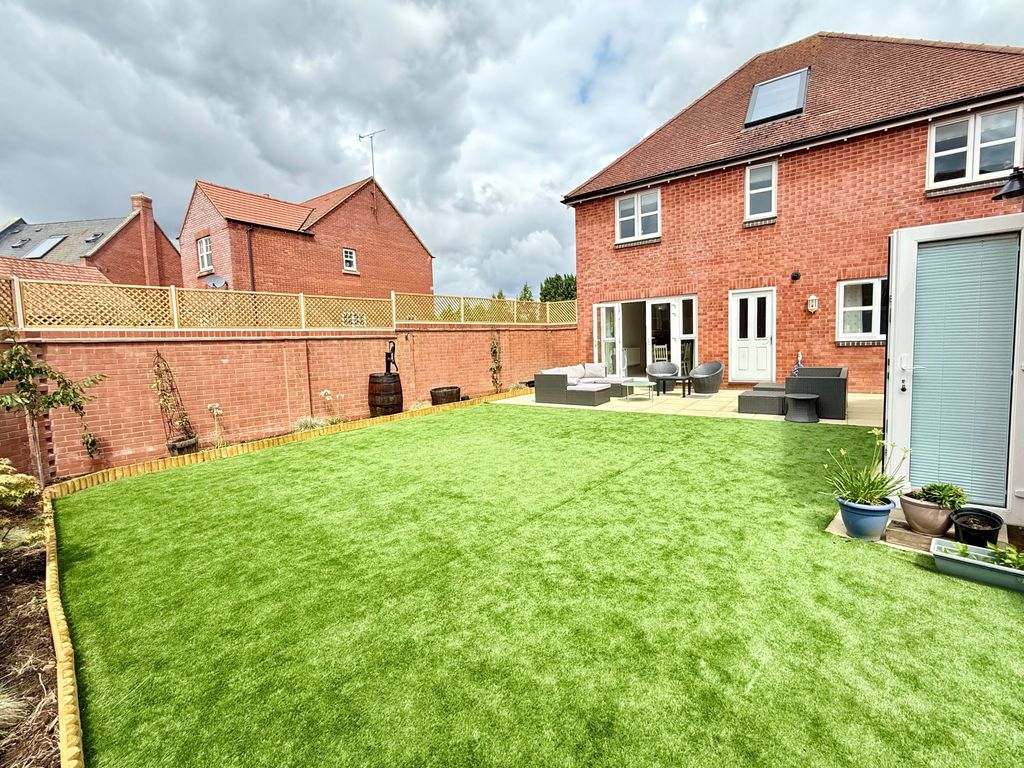 Property photo 3 of 16 Garden