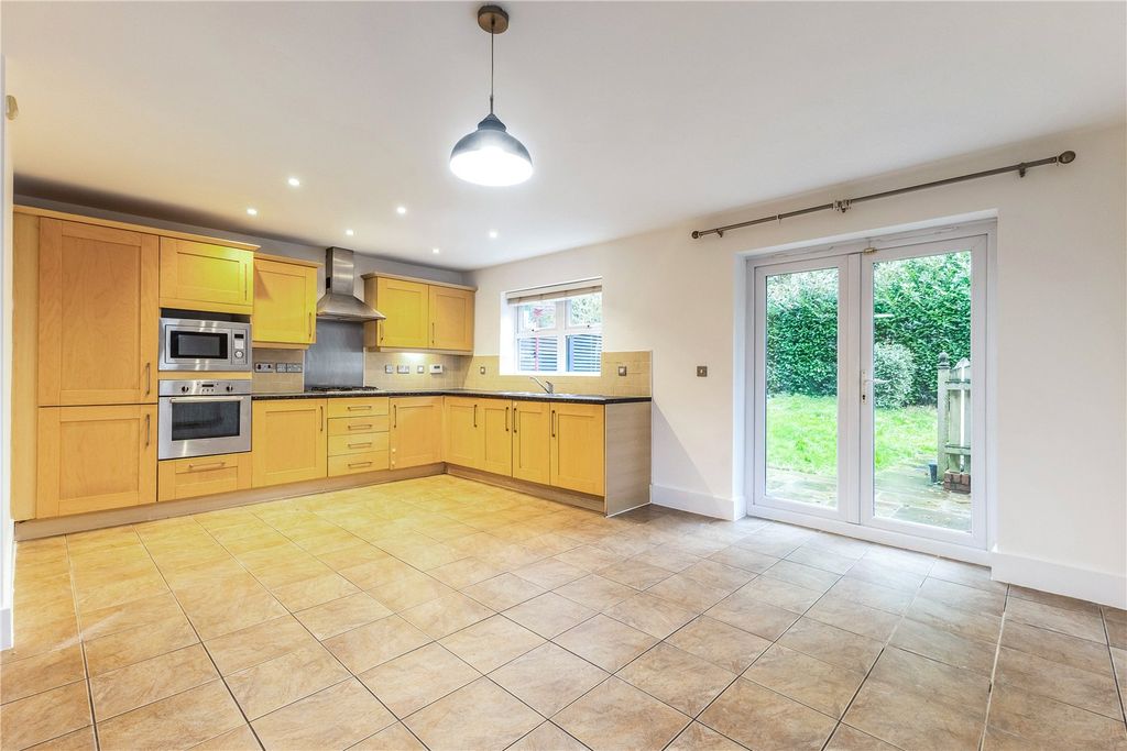 Property photo 2 of 19 Kitchen