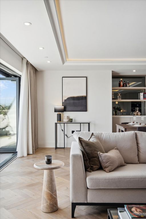 Property photo 2 of 19 Image