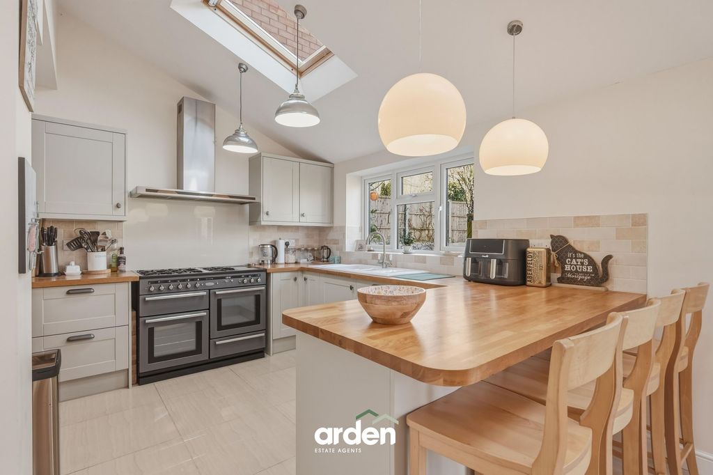 Property photo 2 of 20