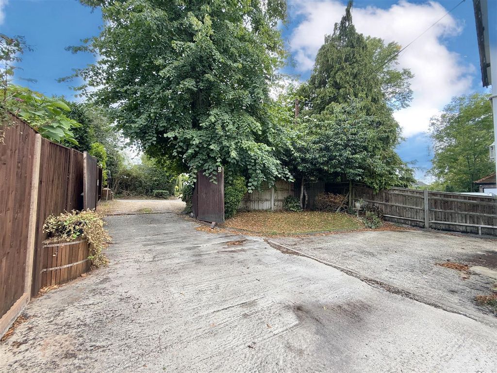 Property photo 2 of 19 Garden