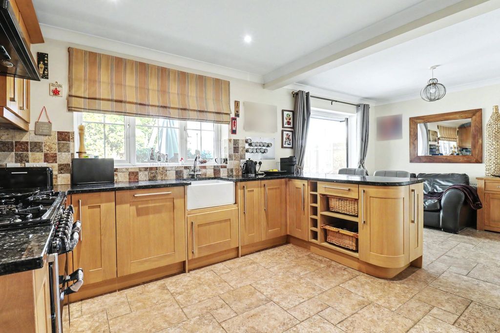 Property photo 3 of 22