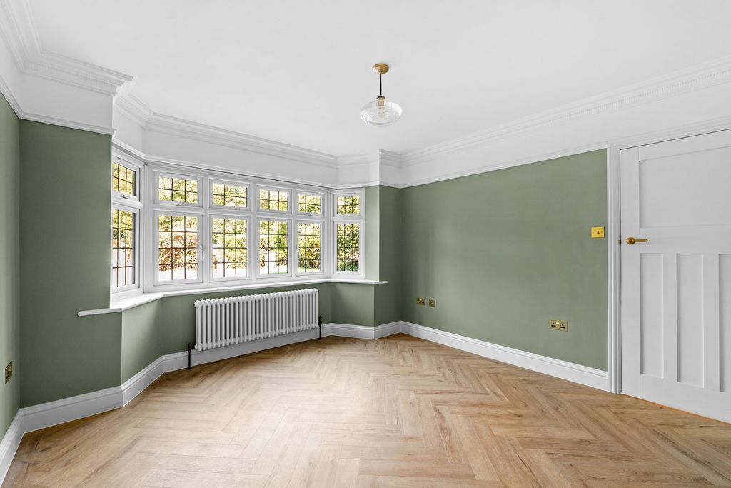Property photo 3 of 32