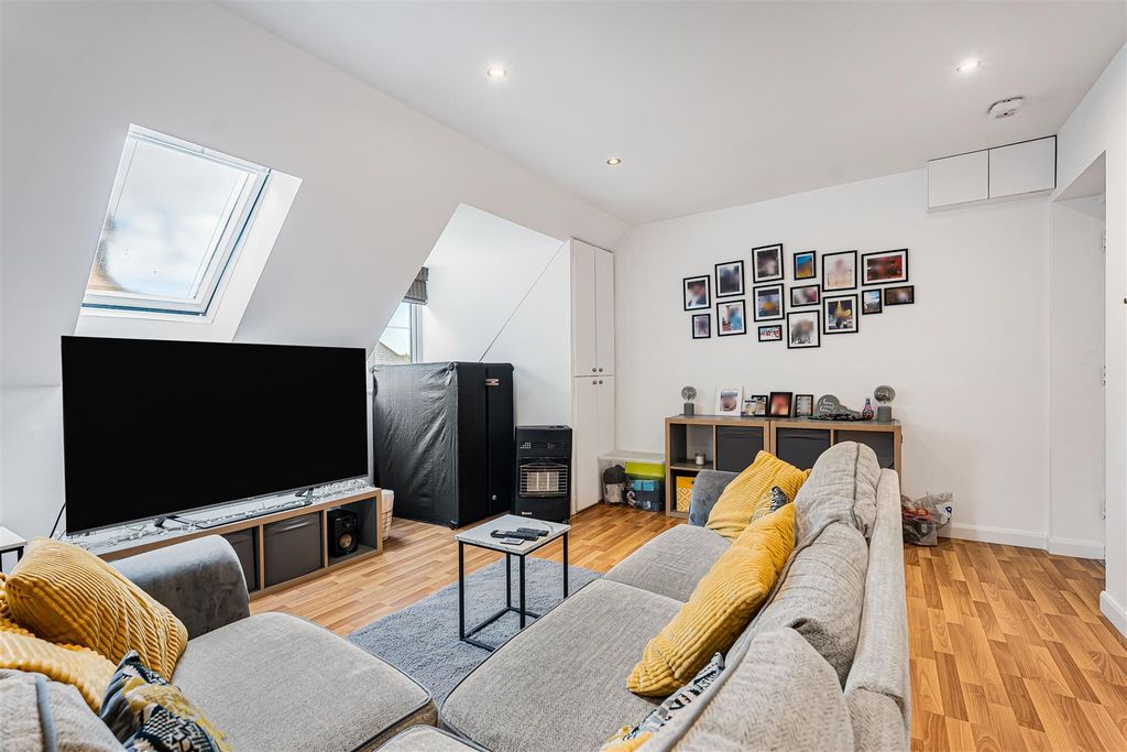 Property photo 2 of 17 5_94993.Jpg