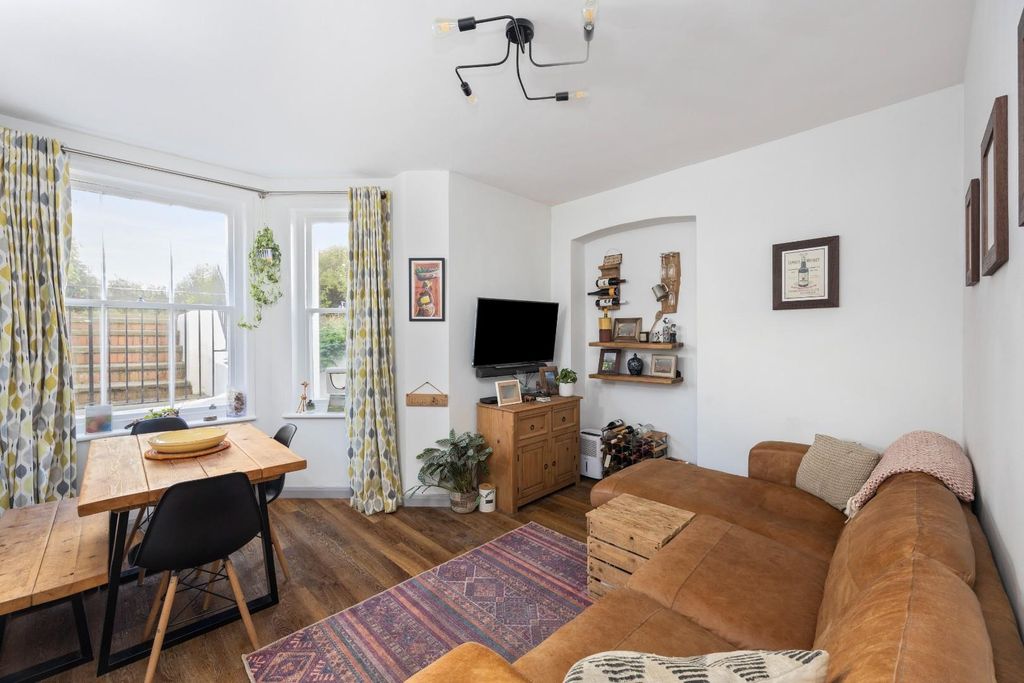 Property photo 2 of 13 Albany Villas 11-13, Flat 3-006.Jpg