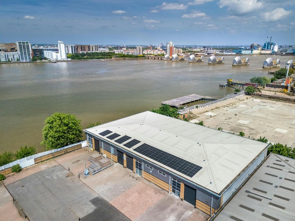 Property photo 3 of 16 Unit C Anchorage Point Charlton London Se7_004.Jpg