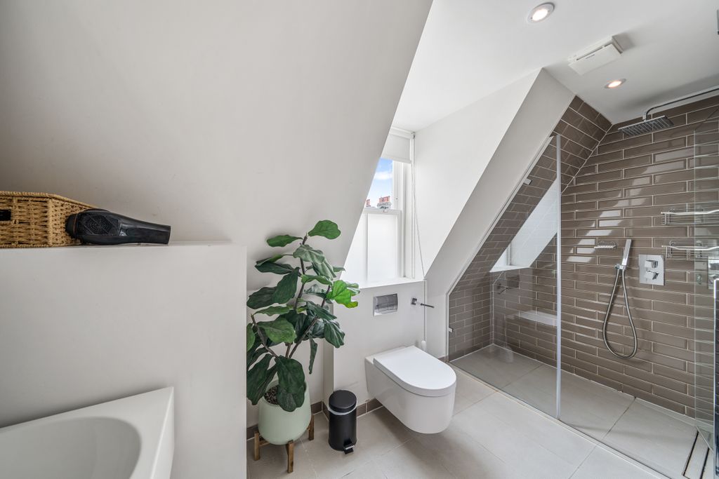 Property photo 3 of 6 9, 25 Coleherne Road, Sw10, Martin & Co, Web (8)