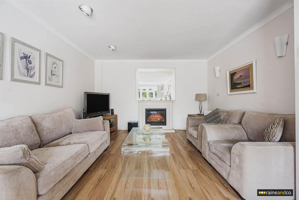 Property photo 2 of 39