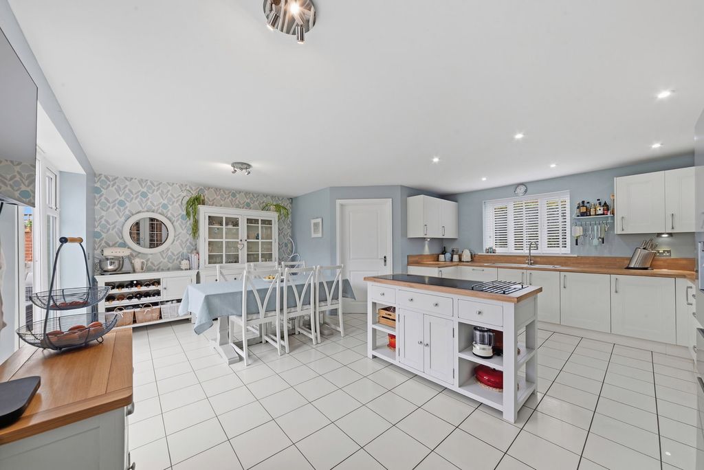 Property photo 2 of 57