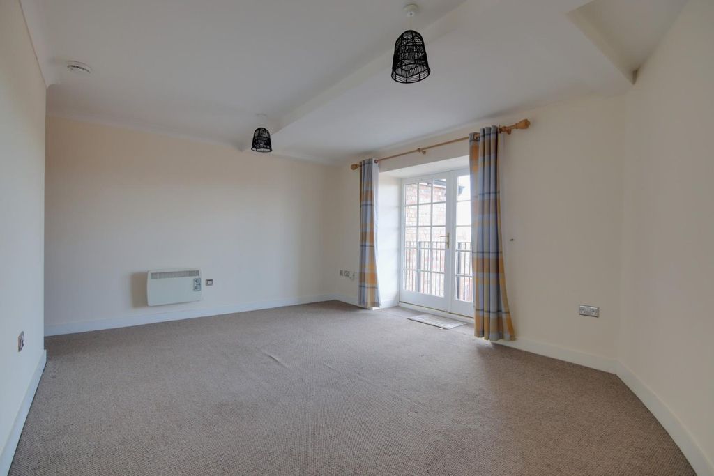 Property photo 3 of 6 Living Room