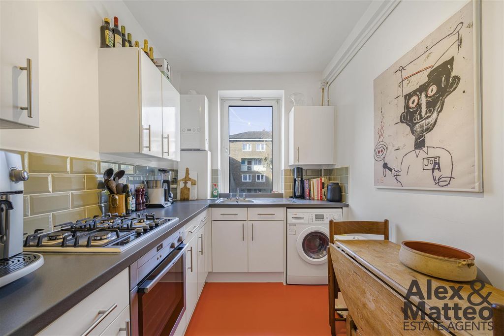 Property photo 2 of 21 Cranbourne House