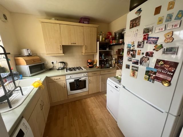 Property photo 3 of 10 Kitchen