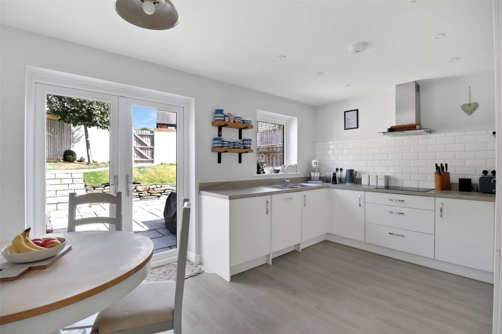 Property photo 2 of 15 Picture No. 12