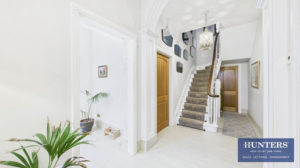 Property photo 3 of 27 Hallway