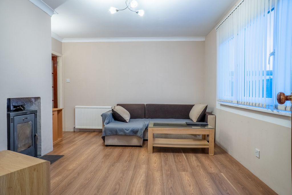 Property photo 2 of 28