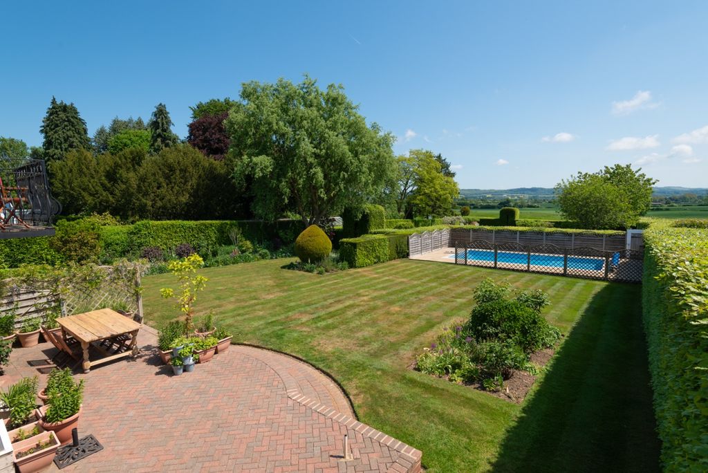 Property photo 3 of 33 3940468